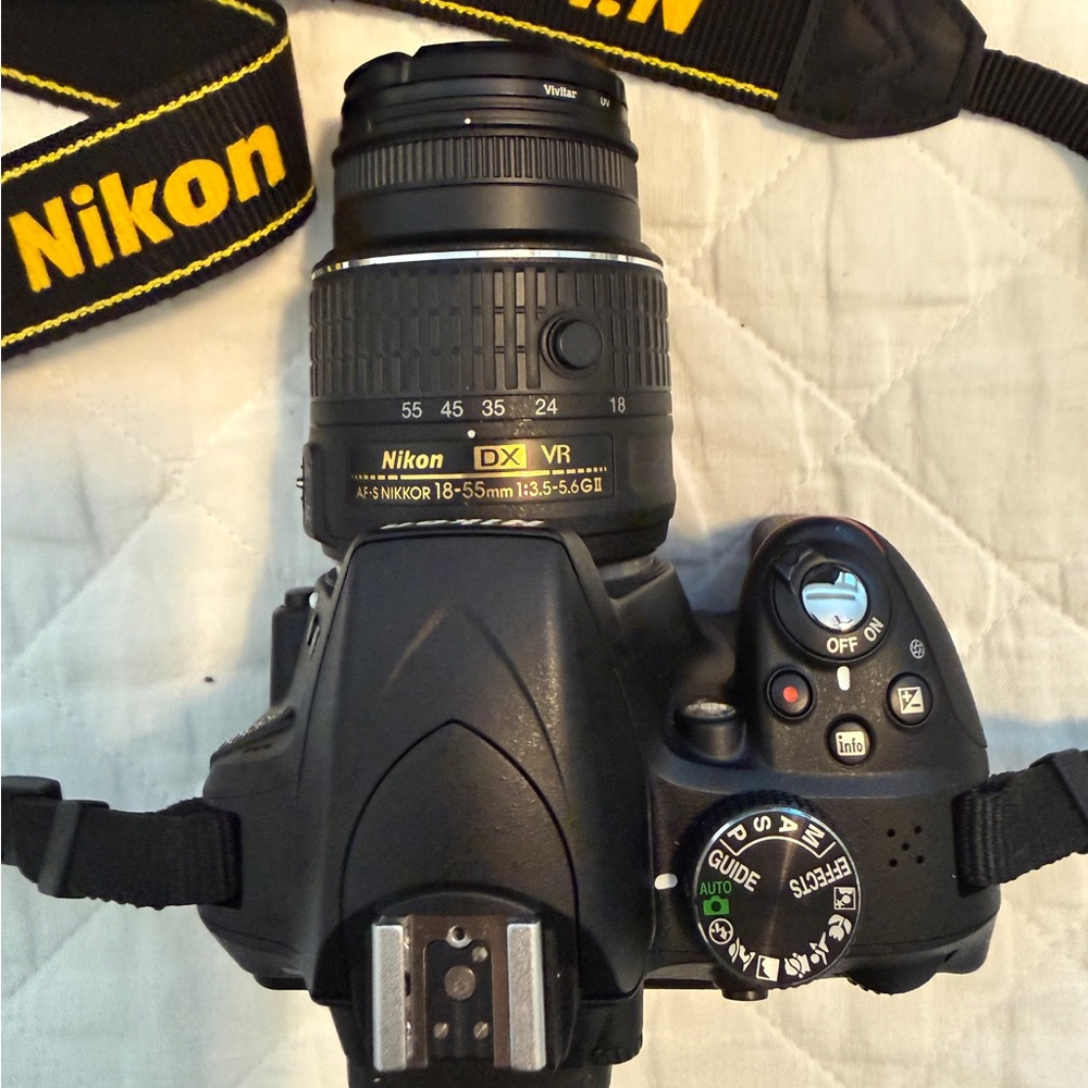 Nikon D3300 DSLR Camera with Tamron Lens Kit - Black - Picture 4 of 4